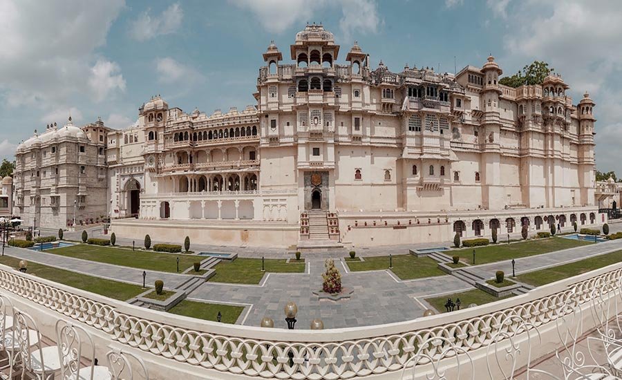 escape-and-explore-with-the-royal-indian-tour-blog-image